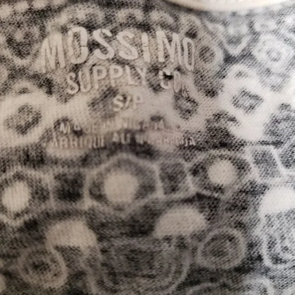 COPY - Mossimo Geometric Pattern Tee Shirt - Small - Picture 4 of 4